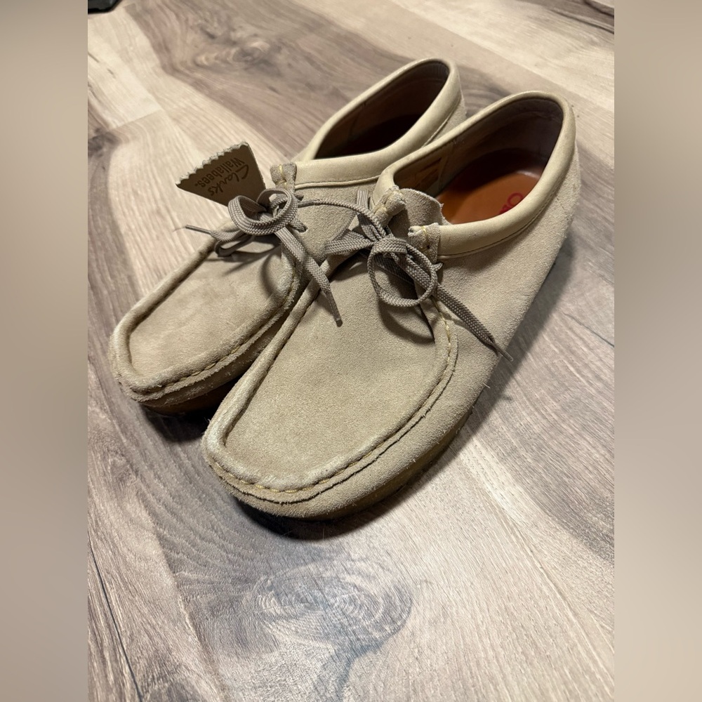 Clark’s Wallabees Low Top Size 9